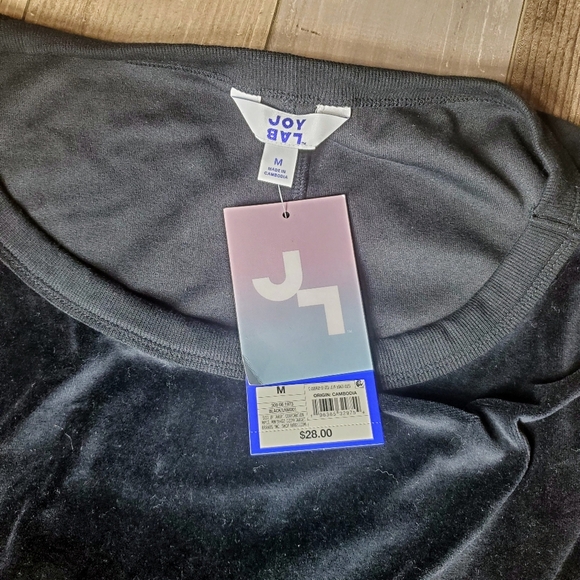 NWT JoyLab Black Velour Cropped Relaxed Fit Sweatshirt Women's Size Medium - Picture 4 of 16